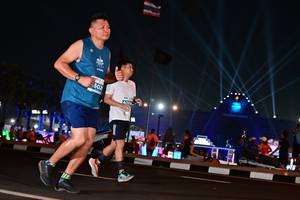 BIB: 502, 408
                            <button type="button" onclick="openModal(15318907)" class="btn btn-primary btn-sm float-right btn-popup" data-toggle="modal" data-target=".modal-high-quality">
                        <i class="fas fa-shopping-cart"></i> Add to Cart
                    </button>
                                            <button type="button" onclick="isThisMe(15318907, true)" class="btn btn-success btn-sm float-right btn-popup btn-isme hidden" data-toggle="tooltip" data-placement="bottom" title="นี่คือรูปของคุณใช่ไหม คลิกที่นี่เพื่อเอาเข้าอัลบั้ม">
                        <i class="fas fa-plus"></i> Add to album
                    </button>
                    <button type="button" onclick="isThisMe(15318907, false)" class="btn btn-warning btn-sm float-right btn-popup btn-isnotme hidden">
                        <i class="fas fa-ban"></i> Remove from album
                    </button>